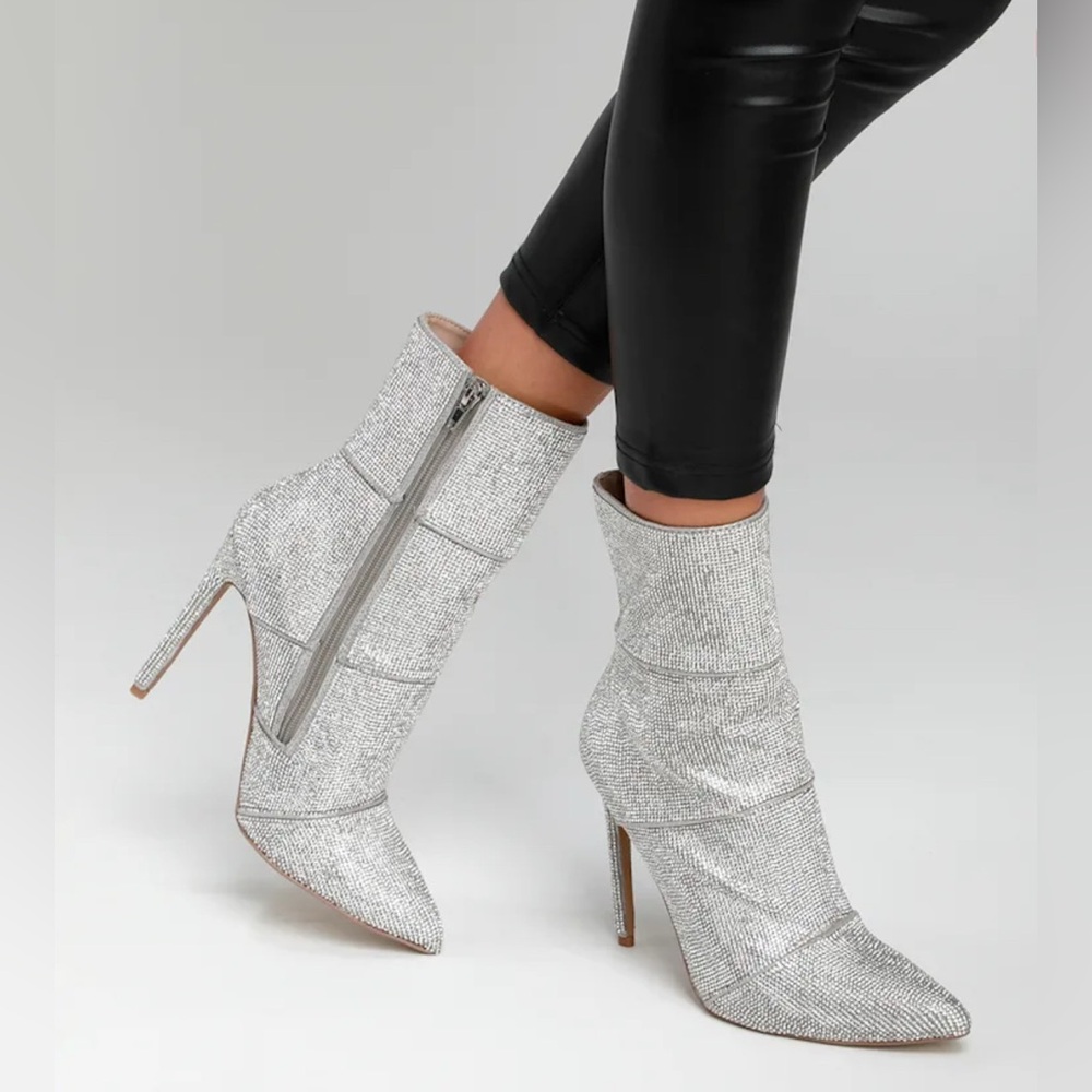 NEW Steve Madden STUNNING all-color-reflecting “Winona” Fine Rhinestone Booties